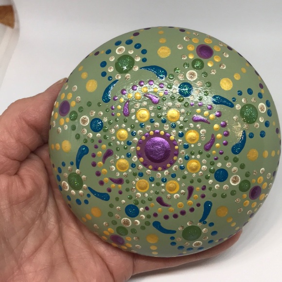 Hand Cast/Painted Art Stone Paperweight - Picture 4 of 5